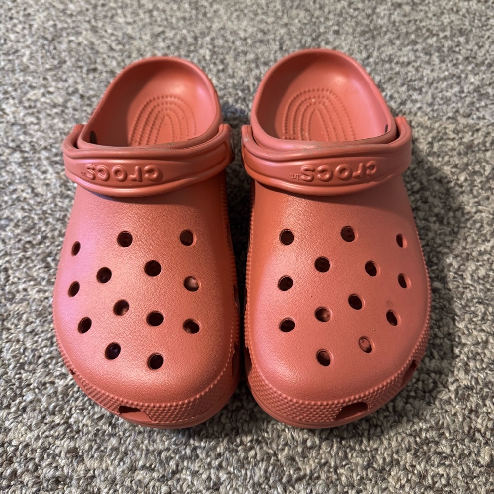 Crocs women’s reddish